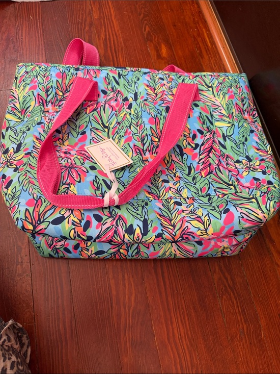 Lilly Pulitzer Handbags - Lilly Pulitzer Bright Blue Tropical Leaf Tote with Hot Pink Handles